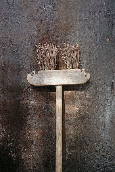 Used-up Tool (broom 1)